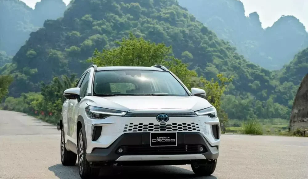 So sánh Toyota Corolla Cross Hybrid và Honda City Hybrid